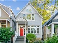 CHARMING AND SPACIOUS HOME IN THE HEART OF ROSCOE VILLAGE