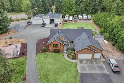Pristine Craftsman Rambler with Two Huge Shops