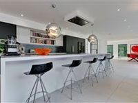 WOODVIEW - SLEEK CONTEMPORARY PROPERTY
