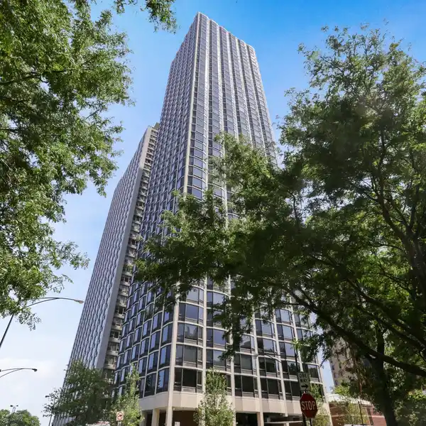 FULL FLOOR UNIT - MAKE YOUR DREAM A REALITY