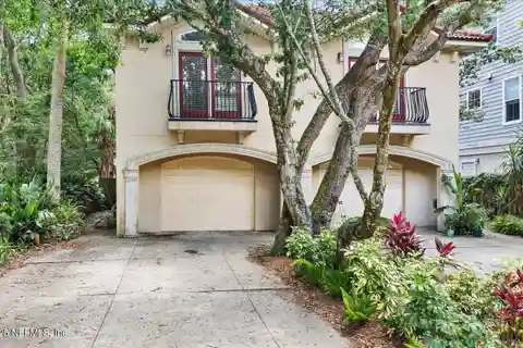 Wonderful Townhouse One Block to the Ocean