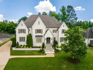 Light-Filled Luxury Jewel