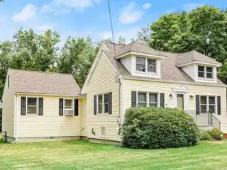 Charming Bungalow at the End of a Quiet Cul-de-sac