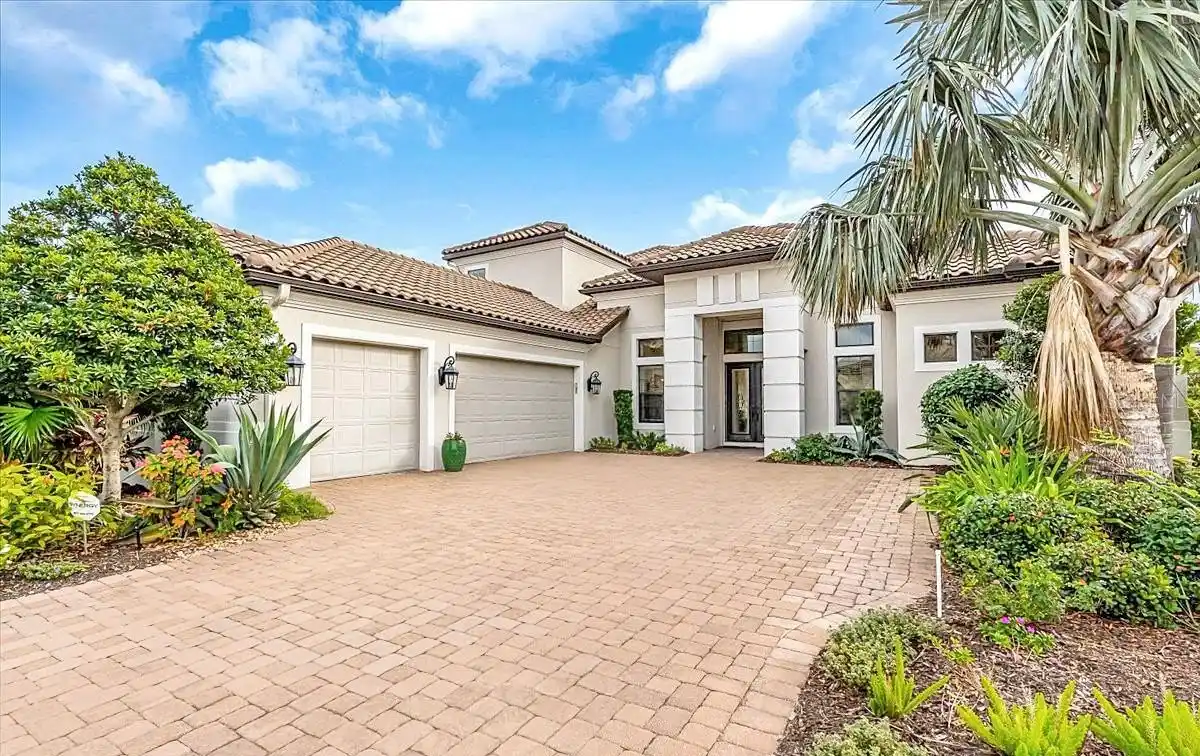 Extraordinary Property in a Prime Location