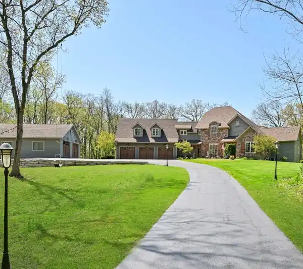 PRIVATE GATED ESTATE NEAR LAKE GENEVA BLISS