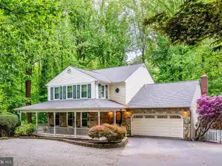 Lovely Colonial on a Private Acre