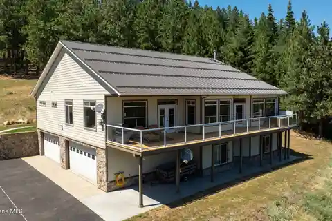 Unparalleled Luxury and Tranquility on over 16 Acres