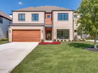 Effortless Sophistication Meets Modern Comfort