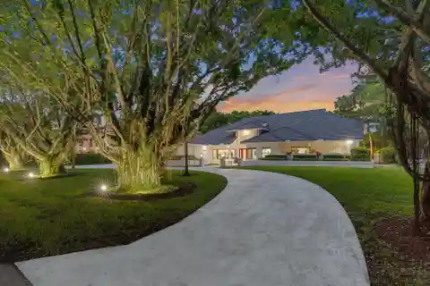 Exceptional Home in Exclusive Long Lake Estates