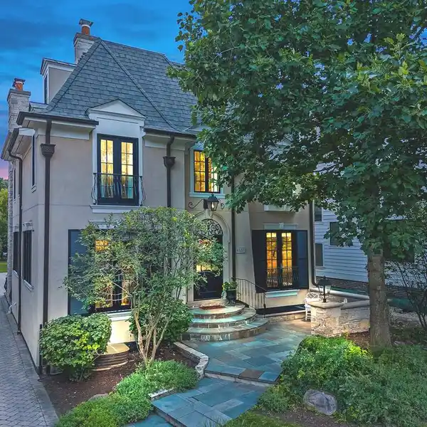 TIMELESS ELEGANCE WITH MODERN LUXURY