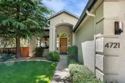 Beautiful Home in Sought-after Caughlin Ranch