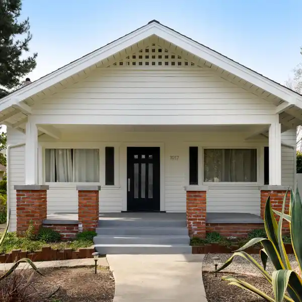 SPECTACULAR CRAFTSMAN STYLE MAIN HOME PLUS TWO BACK UNITS