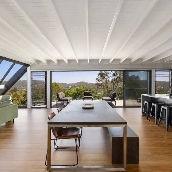 DRAMATIC CONTEMPORARY RE-INVENTION