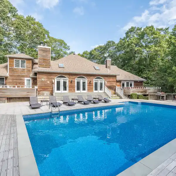 CHIC VILLA ON TWO ACRES FOR RENT