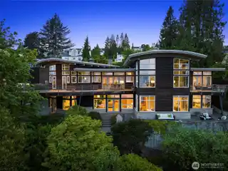 Exceptional Signature Laurelhurst Waterfront Estate