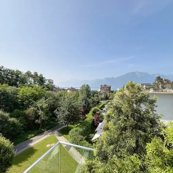 STYLISH FLAT WITH LAKE AND MOUNTAIN VIEWS