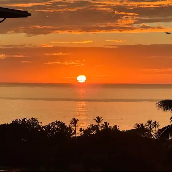 CONTEMPORARY ISLAND ELEGANCE WITH PANORAMIC OCEAN VIEWS