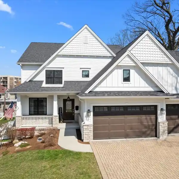 EXQUISITE HOME IN PREMIER DOWNTOWN LOCATION