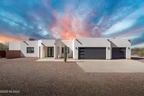 Breathtaking Contemporary Oasis