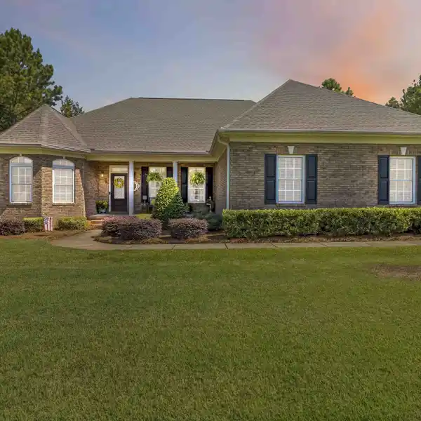 STYLISH RANCH ON LUSH BERMUDA LAWN