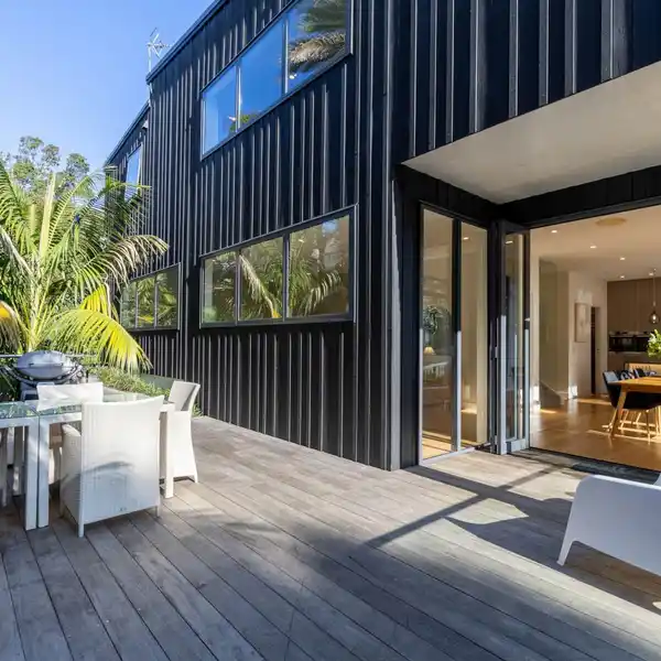 ARCHITECTURAL MASTERPIECE ON A PRIVATE SUNLIT SANCTUARY