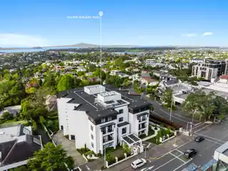 Sleek Penthouse on the Edge of Remuera Village