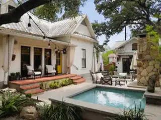 Refurbished 1890 Cottage in Travis Heights