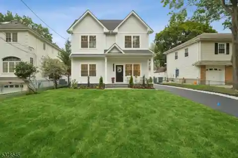 Spacious Modern Home in Quiet Neighborhood
