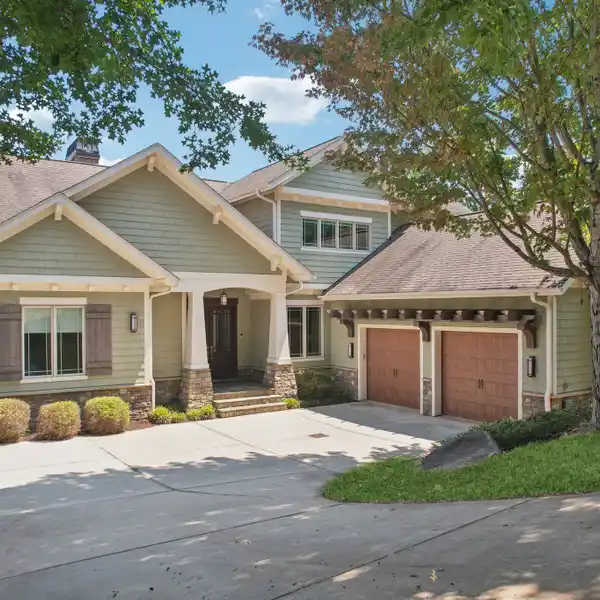 LAKE WYLIE WATERFRONT IN REFLECTION POINTE