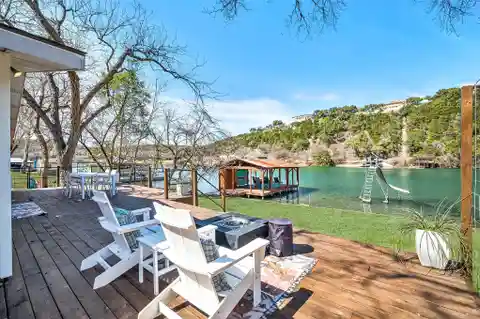 Charming Waterfront Retreat
