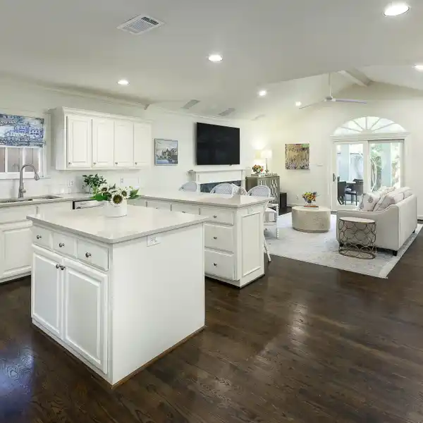MOVE-IN READY TRADITIONAL IN UNIVERSITY PARK