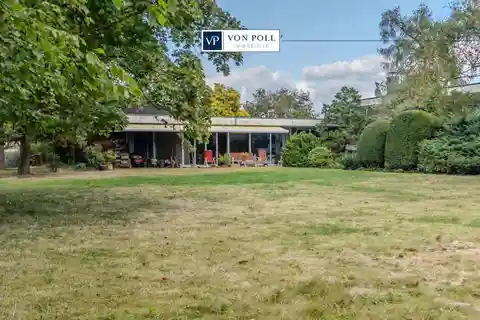 Extraordinary Property Built by Well-known Contractor