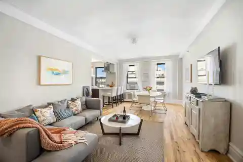 Renovated Top-Floor Corner Home