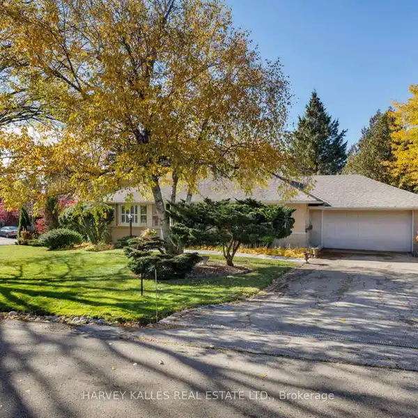 STUNNING DETACHED RANCH BUNGALOW WITH MODERN UPDATES