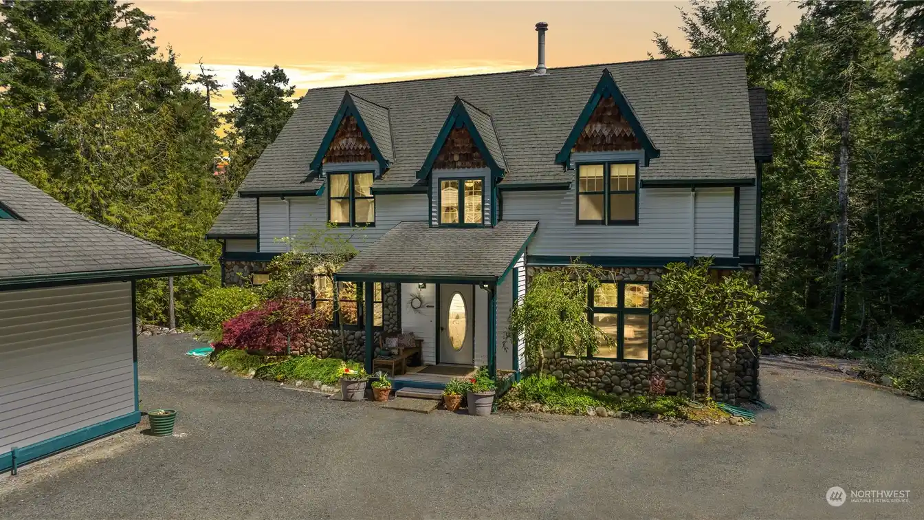 Storybook Cottage in the Heart of San Juan Island
