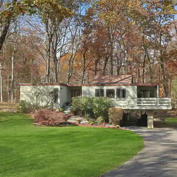 SLEEK CONTEMPORARY ON TWO PEACEFUL ACRES