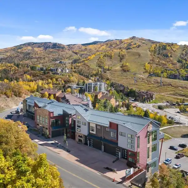 CRAWFORD SQUARE'S EXCLUSIVE SLOPESIDE RESIDENCE