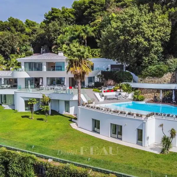 EXCEPTIONAL PROPERTY IN AN ELEVATED SETTING