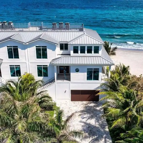 OCEAN RIDGE TOWNHOME ON THE SAND