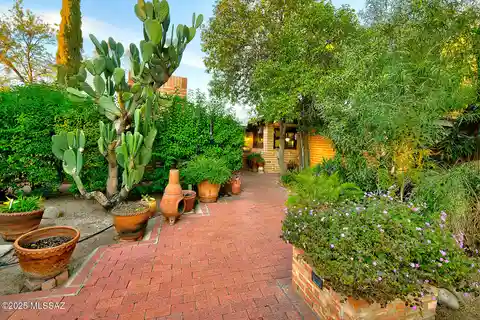 The Ranch - Charming Compound in Historic Ft. Lowell