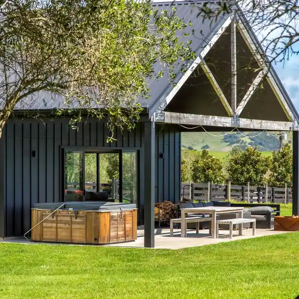 MODERN LUXURY ON 5.5 ACRES