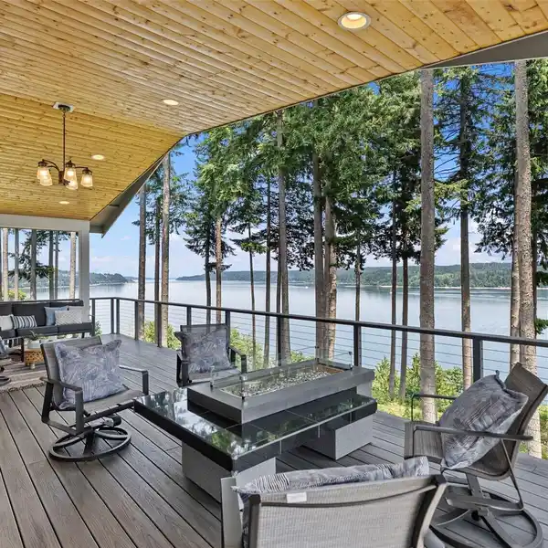 CUSTOM MODERN CRAFTSMAN WITH SWEEPING VIEWS