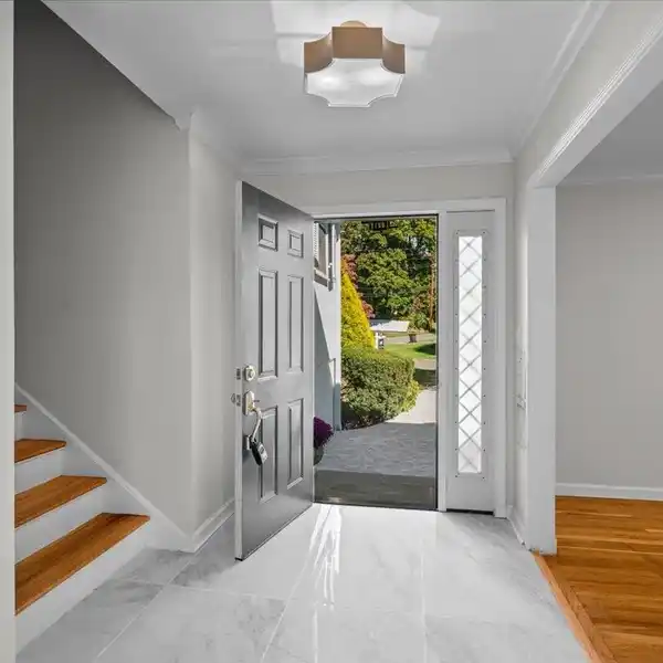 FULLY REIMAGINED RESIDENCE IN THE HEART OF ELMSMERE ESTATES