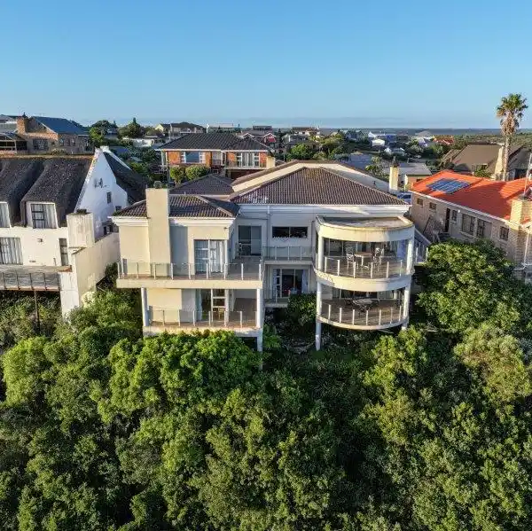 LUXURY LIVING WITH NATURE AT YOUR DOORSTEP