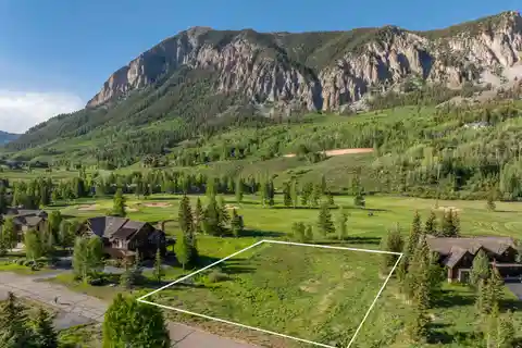 Flat Building Site Adjacent to the Golf Course at Skyland