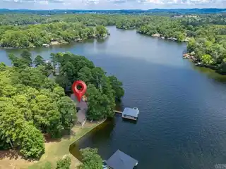Beautifully Designed Lake Retreat