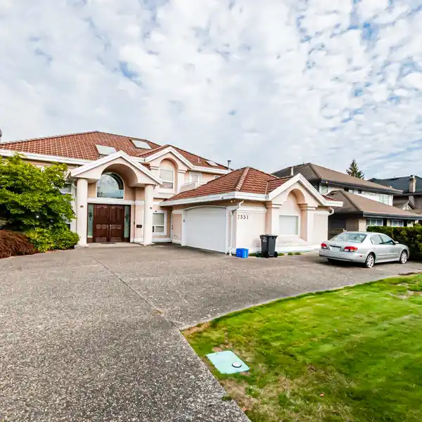 CUSTOM RESIDENCE IN THE SOUGHT-AFTER SUNNYMEDE AREA