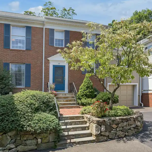 METICULOUSLY MAINTAINED TOWNHOUSE IN HERITAGE COMMON
