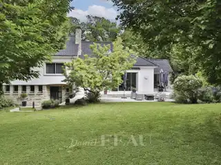 Refined Contemporary Living in a Green Setting