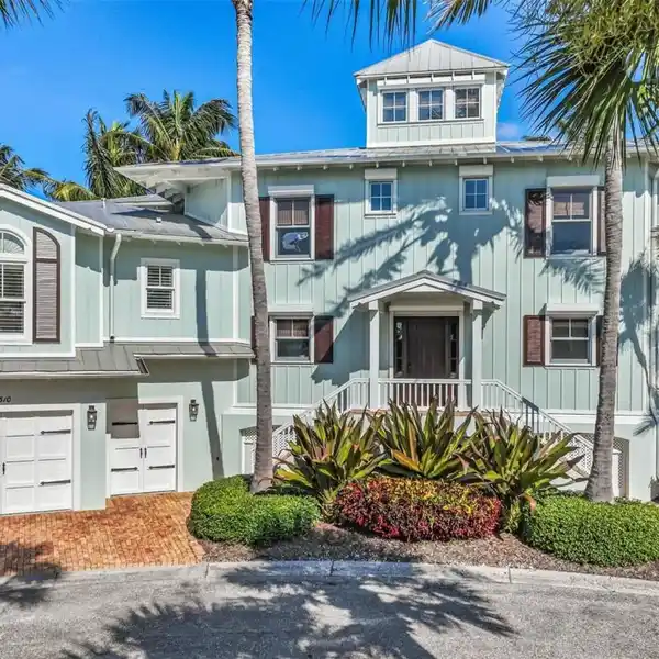 UNPARALLELED WATERFRONT LUXURY